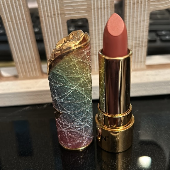 Woman Matte Lipstick - Picture 3 of 5